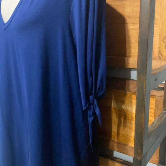 Stretchy royal blue top plus size 2X. Cute sleeve ties & cut out around the neck - Picture 3 of 6